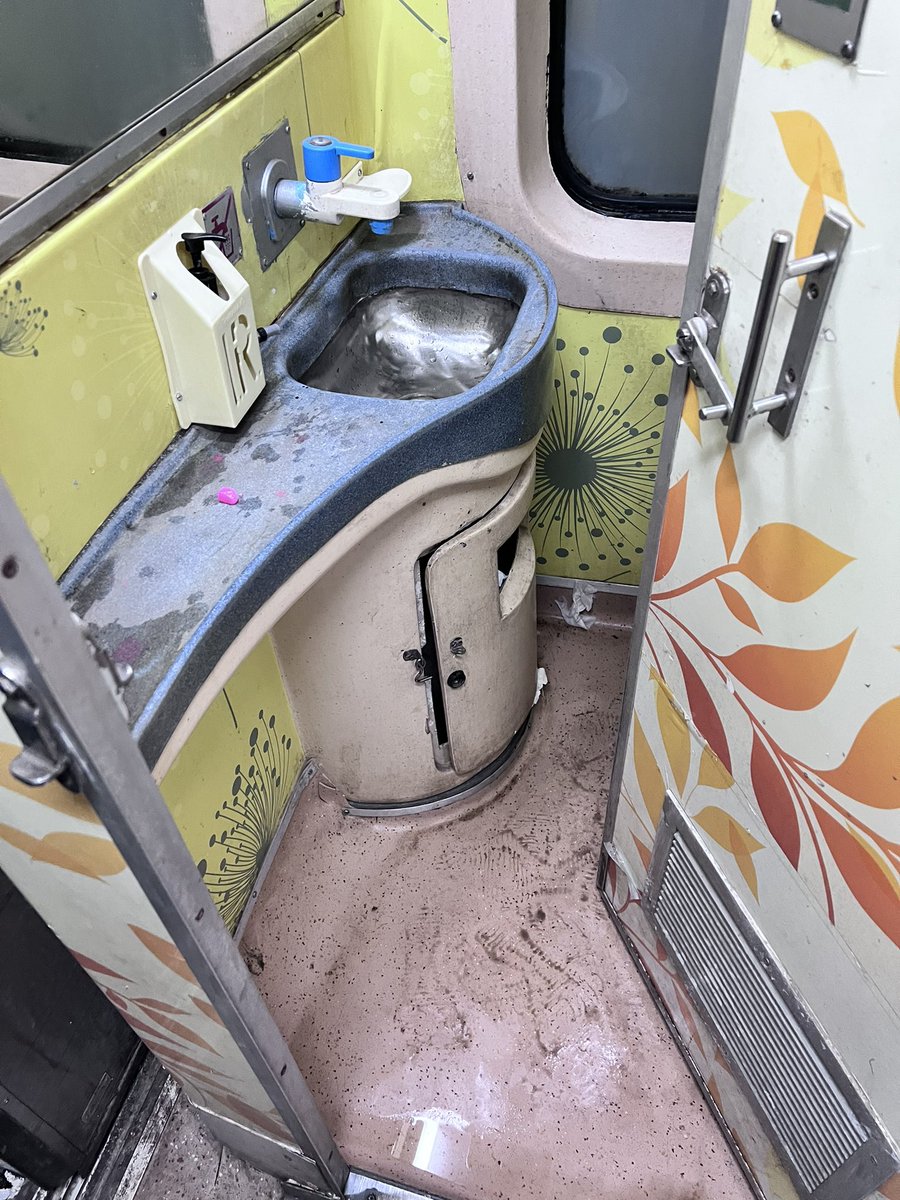 shrinivaskk's tweet photo. @RailwaySeva @RailMinIndia 
Train 16590 
PNR-8936024168
Coach - H1 (FirstAC) 
Date of travel - 04th May

All the Toilets so bad and dirty and not cleaned even in Hubballi Junction. 

Why pay so much money for 1st AC when bedsheet is dirty and toilet is bad ? https://t.co/ekjIXhDhY3