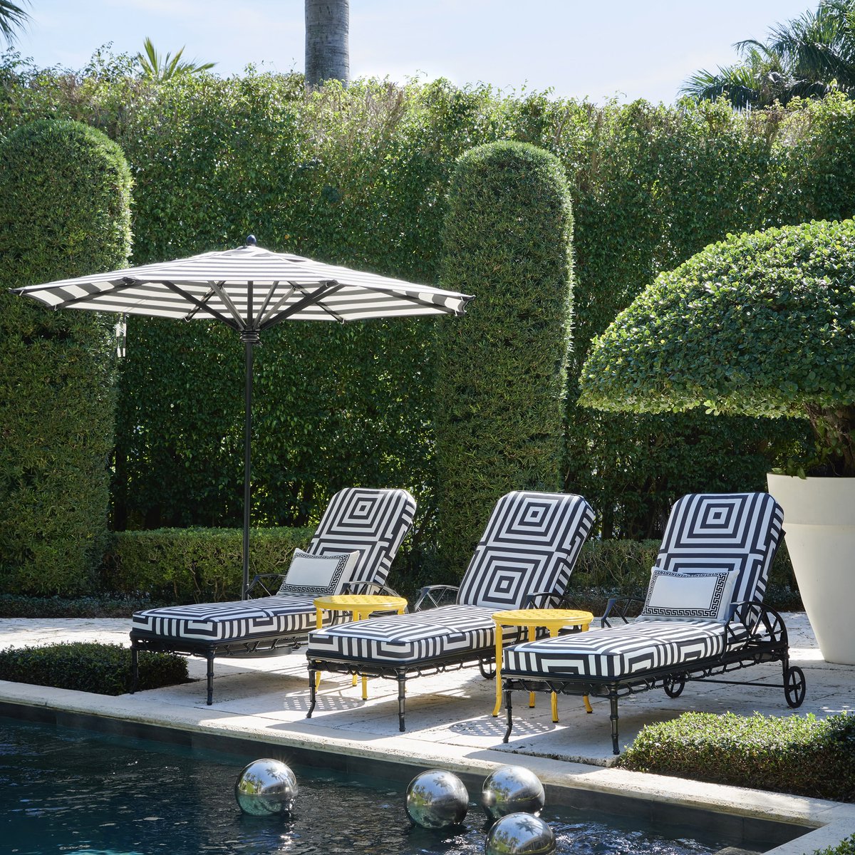 adacatlanta's tweet photo. It’s time to dust off your deck chairs and set the scene for the season. Schumacher’s expansive array of versatile indoor/outdoor fabrics range from tailored stripes and sinuous botanicals to richly hued solids and more—all top performers that stick the landing wherever they go. https://t.co/01X9IcPuaC