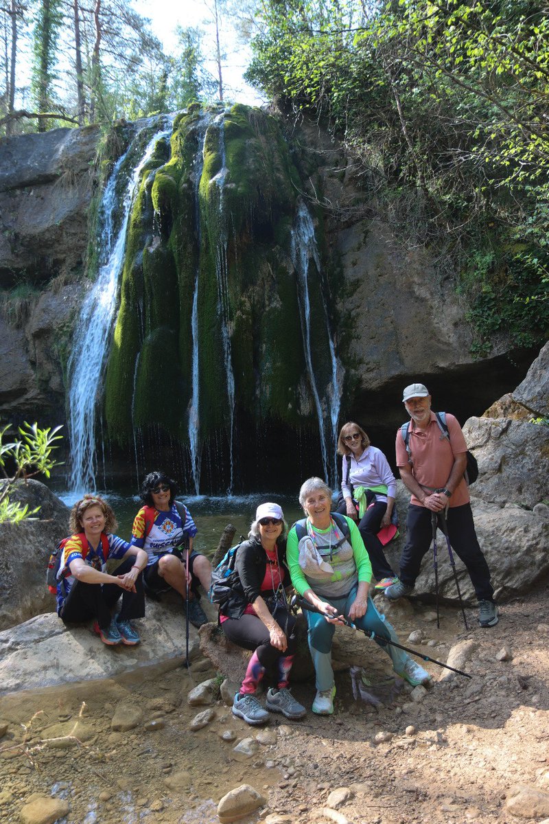 CentreCEG's tweet photo. 🌄 Dilluns 27 d’abril vam gaudir d’una excursió espectacular pels gorgs de Campdevànol!
Un recorregut envoltat de natura, aigua cristal·lina i racons que convidaven a parar, respirar i deixar-se portar pel paisatge 💧🌿🌞

#guissona #Excursionisme https://t.co/wsKjgGJ32A