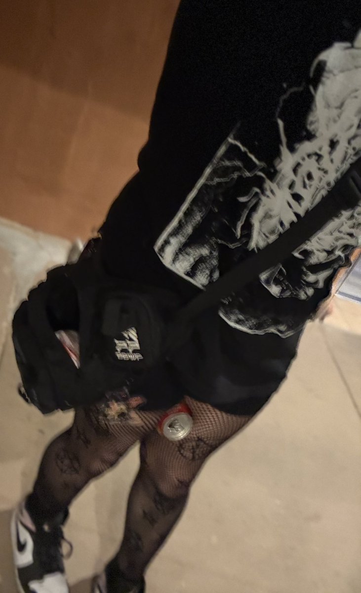 FourSixVR's tweet photo. How to find me at FWA :3

Do: 
-Invite me to parties ;3 ✅
-ask for pictures and hugs ✅
-give me stickers ✅

Don’t: 
-follow me 🚫
-be weird idk 🚫 https://t.co/tWawn2UiiX