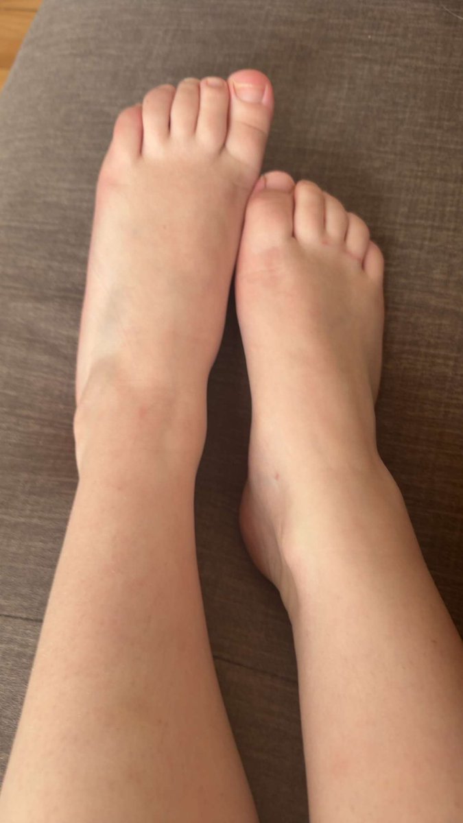 maitresse_lou1's tweet photo. Venez à mes pieds les chiens et venez me montrer à quel point vous êtes inférieurs à moi en raquant, vous aurez la chance d’avoir le snap de votre déesse 👑

#domina #deesse #moneymiss #slowdrain #humiliation #pieds #foot #soumis #moneyslave https://t.co/xR6oZlyIFT