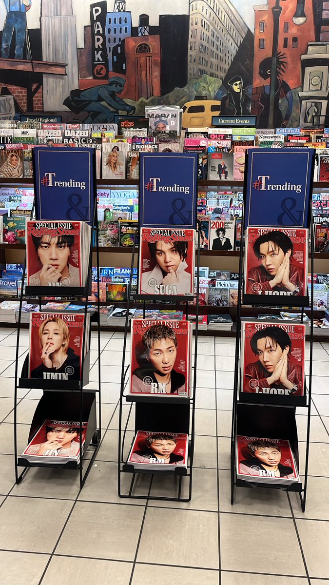 firstsight_jk's tweet photo. New York Barnes and noble. They said Jungkook already sold out and he’s always the first to go for everything.  I love his popularity but it’s hard having him as my bias. 😩 https://t.co/DGu5xtMNSw