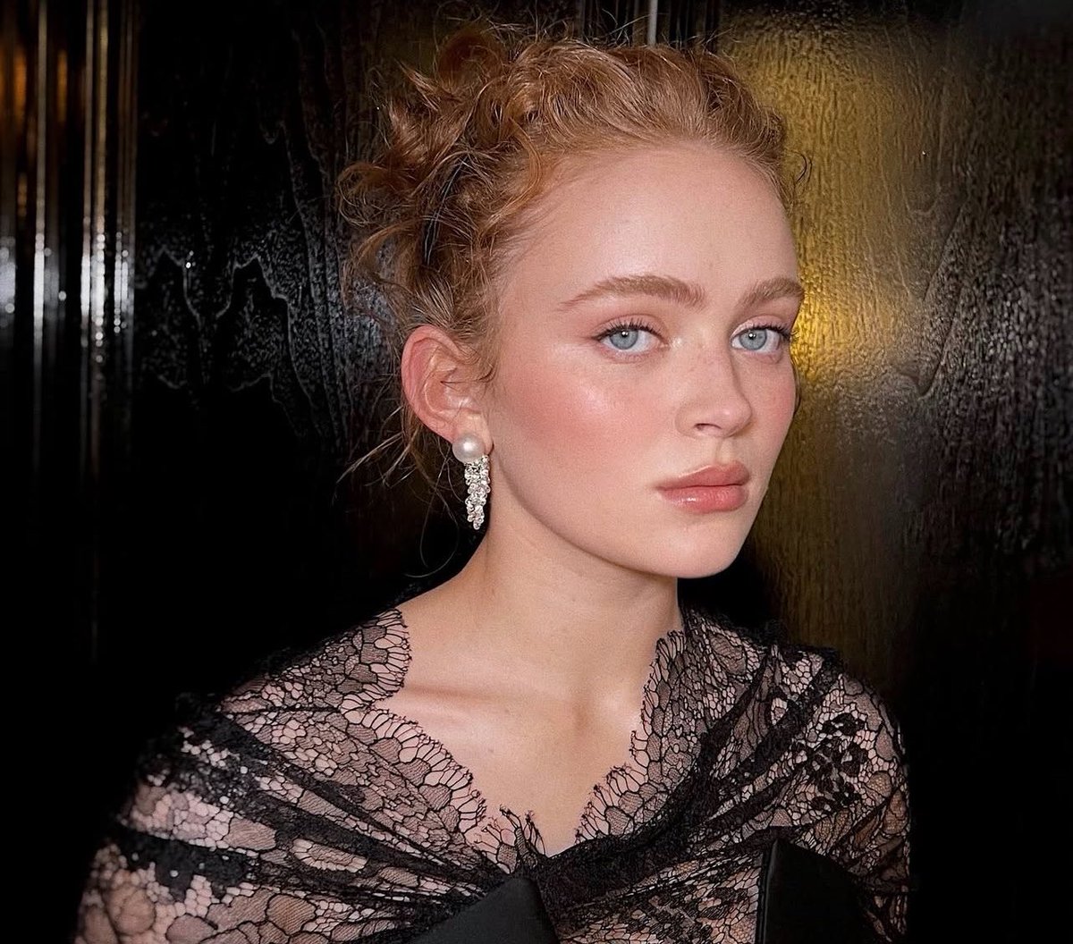 sadie sink posts tweet media