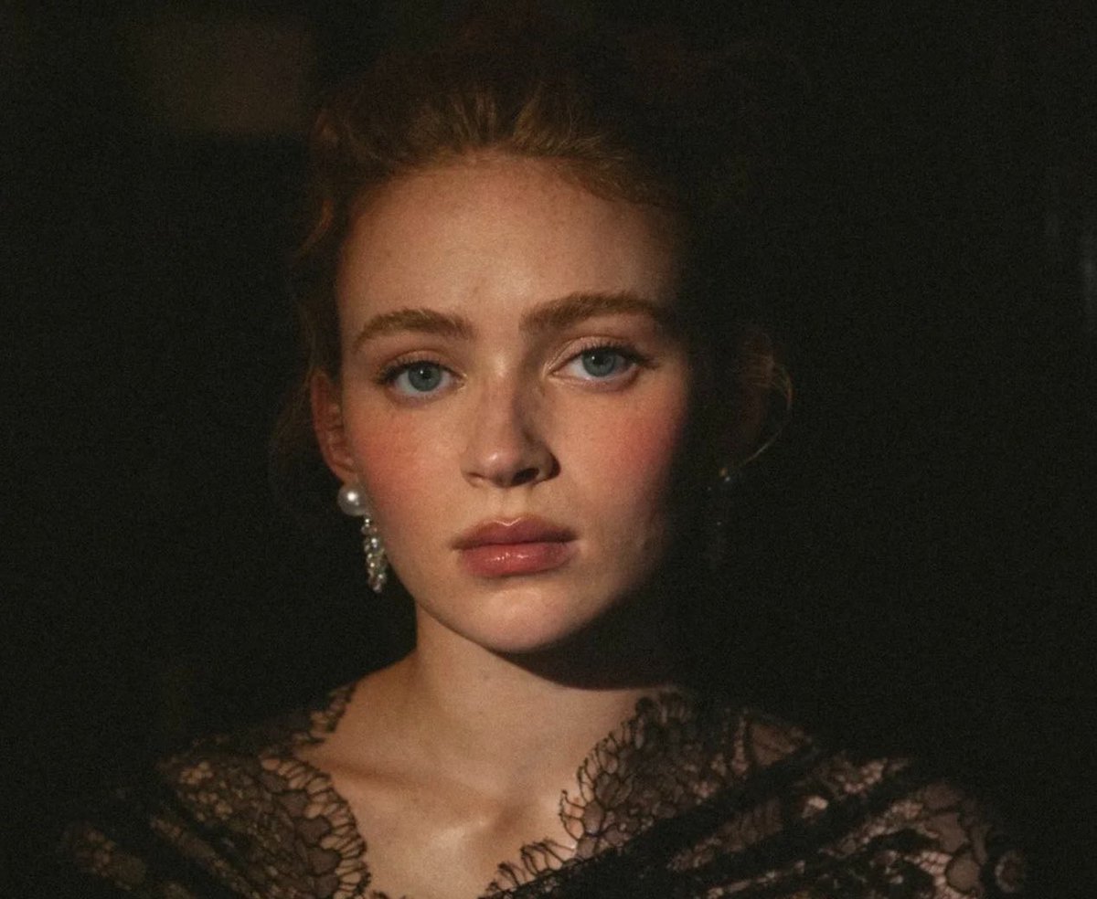 sadie sink posts tweet media