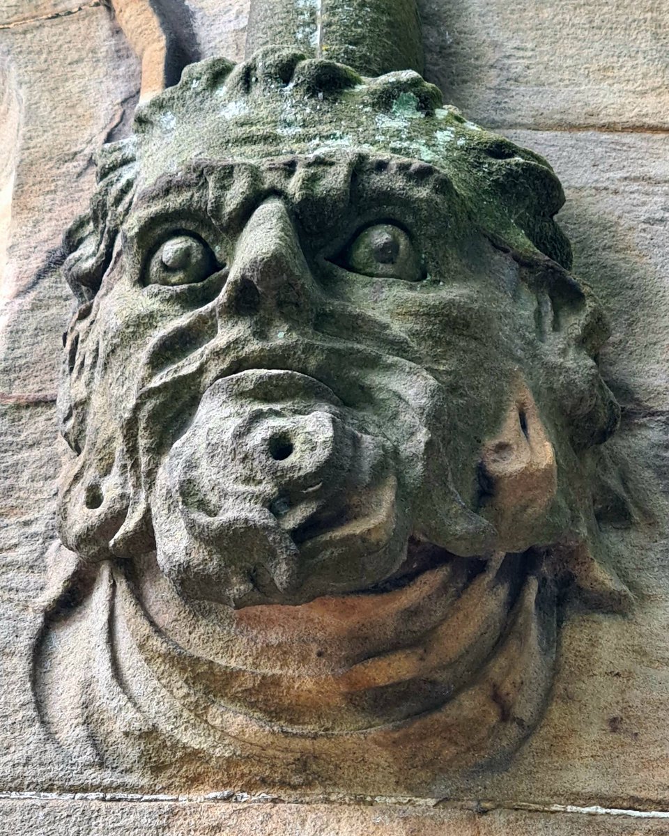 is_glasgow's tweet image. Love this rather unhinged-looking fellow on the side of the 1820s Gothic Revival style Ramshorn Kirk on Ingram Street in Glasgow. It's so detailed and specific in its appearance that I'm sure it must have been based on a real person!

#glasgow #architecture #church #sculpture