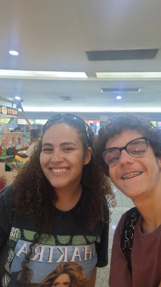 Vicdropz's tweet photo. @_marimau achei essa diva lá na rodoviária, foi uma honra conhecer https://t.co/YB7XQmtxli