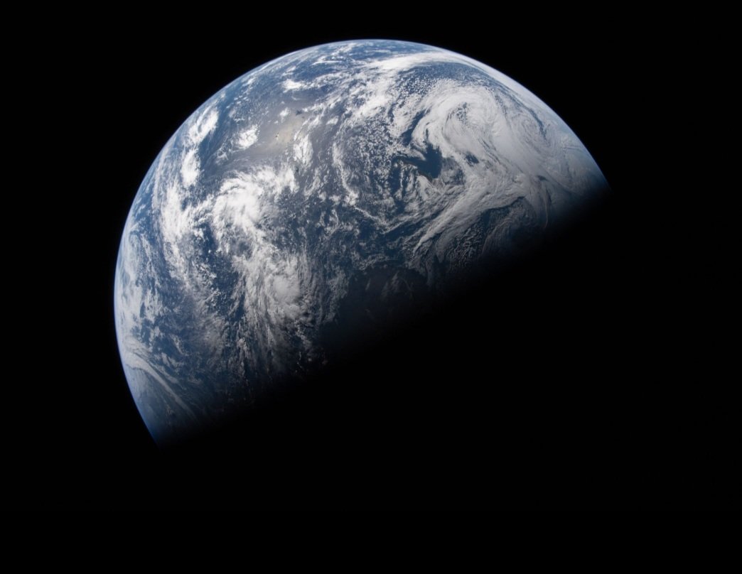 Think_BlueLA's tweet photo. This shot from Artemis II is incredible!!! https://t.co/JXdONdmFLt