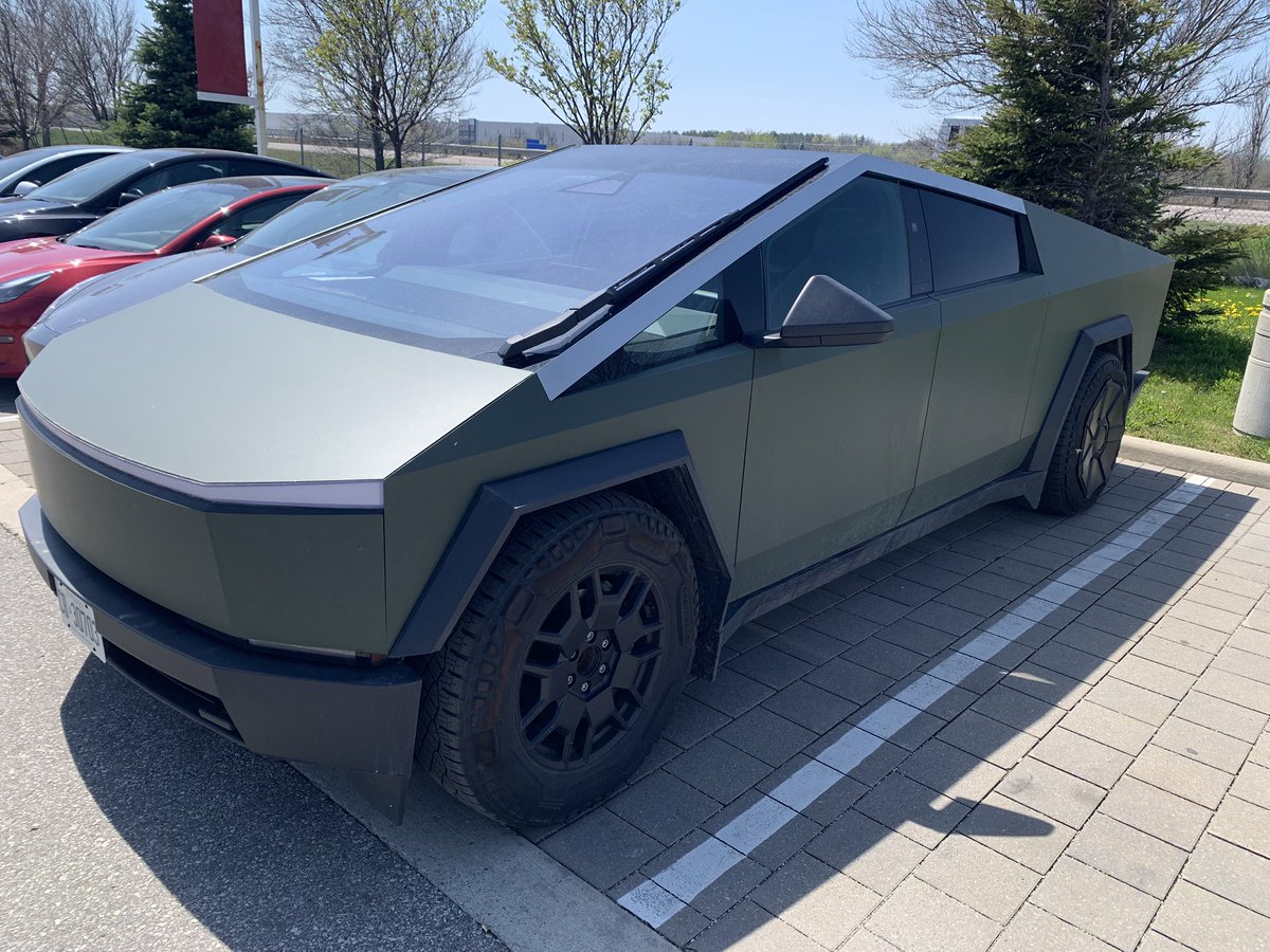 TheTeslaLife's tweet image. Original , Glossy Black or Flat Green what’s your favourite #Tesla #Cybertruck ? #CyberWrap