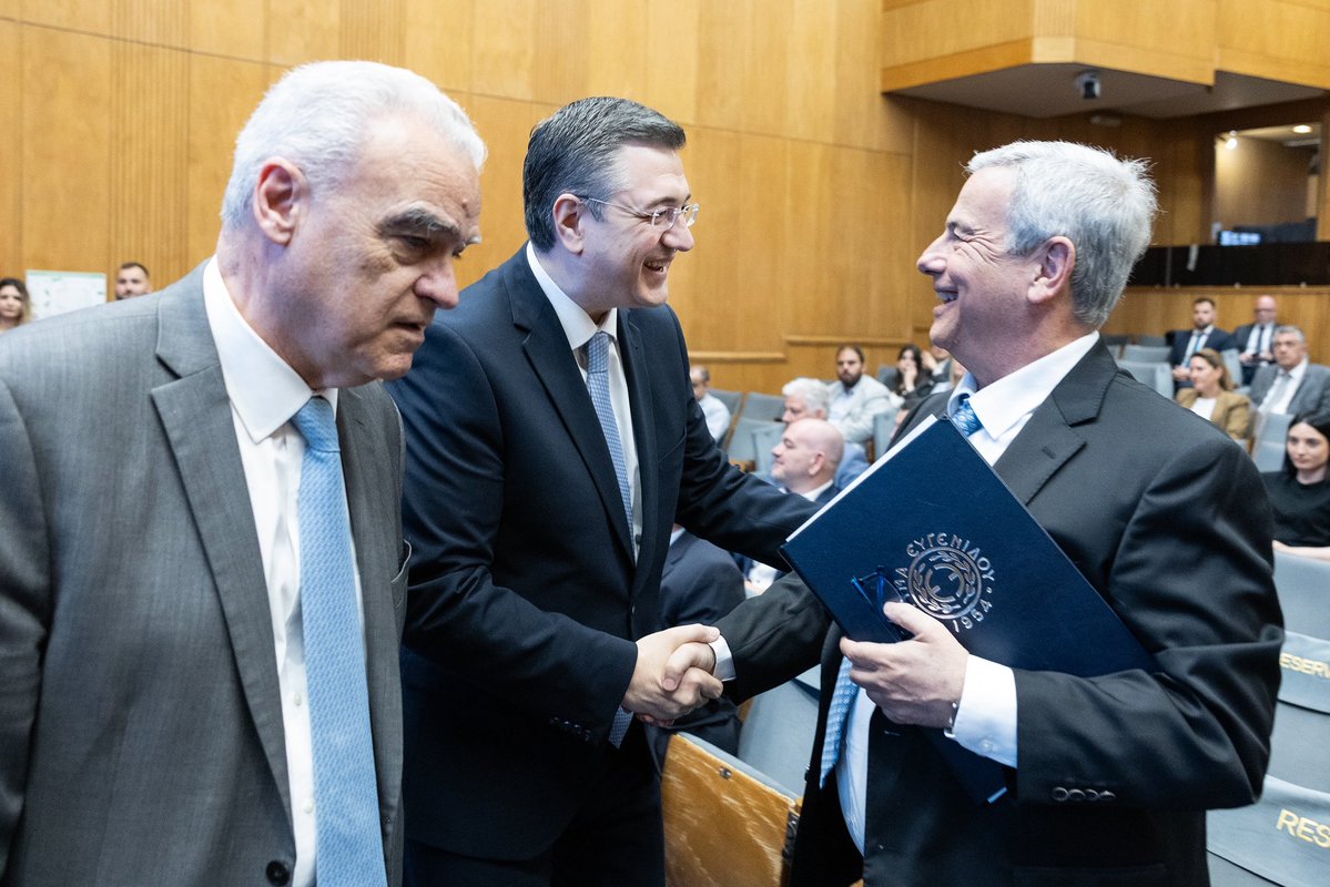 Apostolos Tzitzikostas tweet media