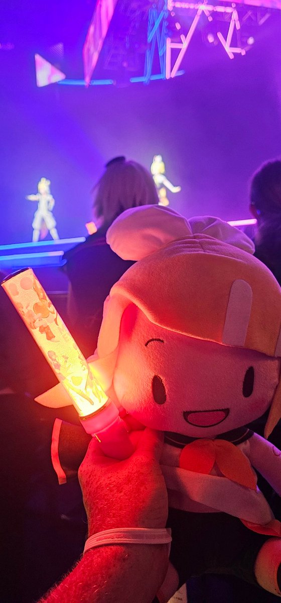 DustinRoge66856's tweet photo. @mikuexpo @mikuexpo 

Thank you and to all the amazing community for the wonderful night. I havent felt the need to really smile or be happy. But seeing this amazing show and the way the community support and love for one another. Can't wait for the next one! https://t.co/wLOXwt8uES