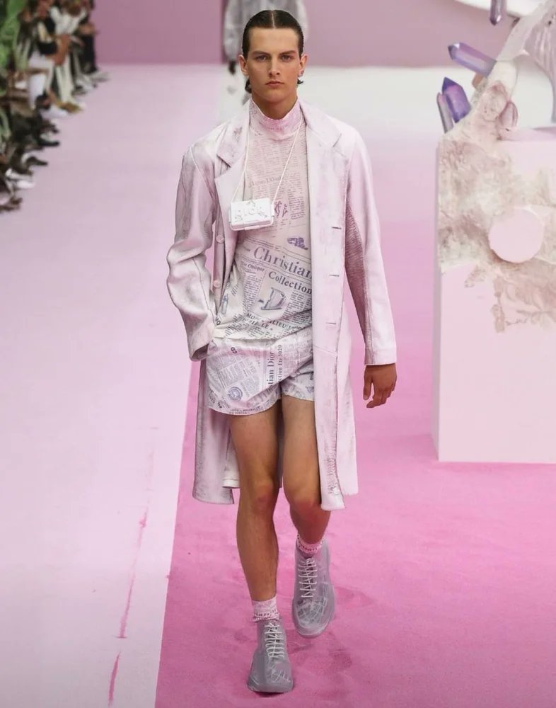 MakeOutfit tweet media
