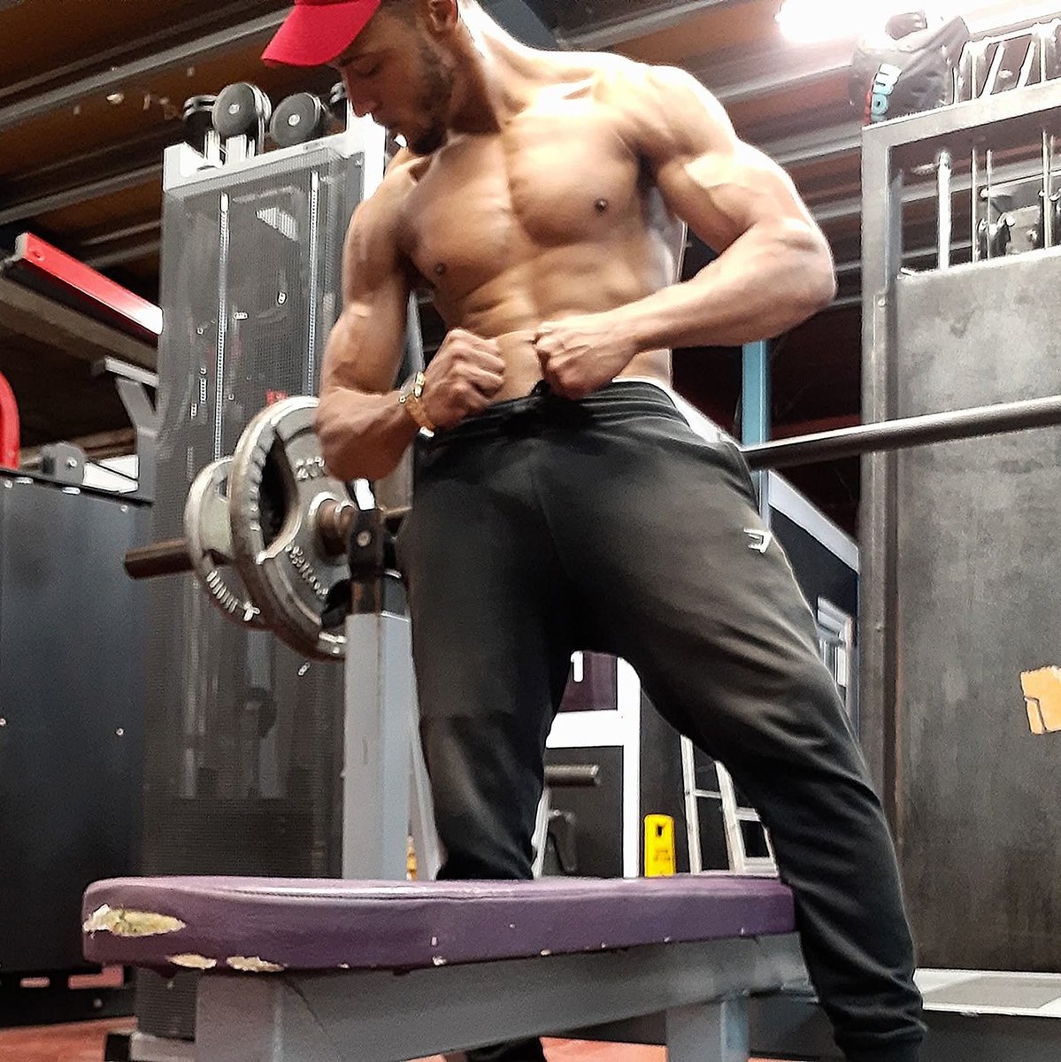 MrSumTingLongX's tweet photo. Fresh out the gym looking like a Olympian ⚔
#fitness #workoutdone #bodybuilder #gym #gymrat #gymlife #gymboy #actor #model #performer #adultperformer #pornstar #porn #xxx #malestud #stud #bbc #readyforfun #shootready #active https://t.co/gqRo8Ohu4W