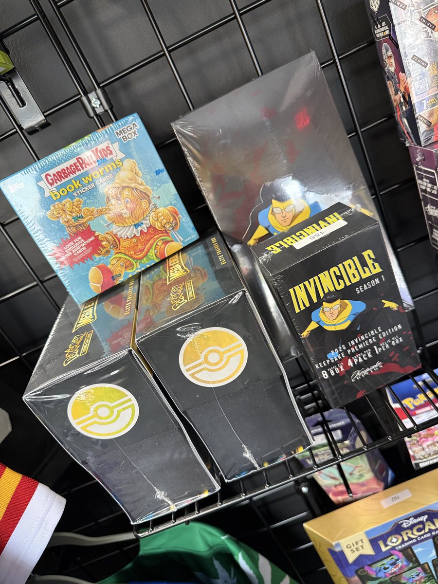 RIPVaulted's tweet photo. 🔥 #mailday is here! We just got in NEW #MichaelJackson and  Invincible Cards in the showroom!! Come grab yours before they're gone! 🎤🦸‍♂️✨
#VaultedTradingCards #NewProductDrops #MichaelJackson #Invincible #TheHobby #TamworthNH https://t.co/VrCgEkVFRe