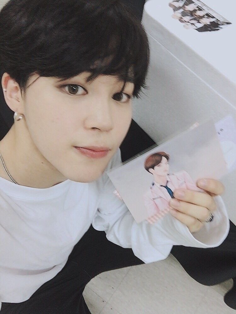 gfwlux's tweet photo. tão twins
#ARMYSelcaDay #ARSC #ArmySelcaDay https://t.co/8OACIQE82l