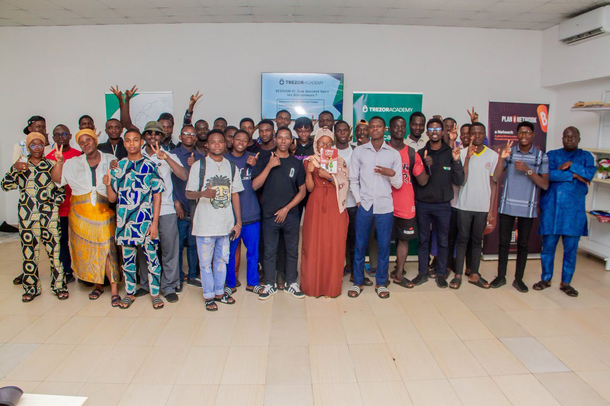 BitcoinBenin's tweet photo. Du 15 au 17 mai 2026 à Bohicon, Bitcoin Bénin x Trezor Academy = 3 jours de formation intensive

Au programme :
✅ Pourquoi Bitcoin ?
✅ Comment l’utiliser concrètement?
✅ Que doit on faire en tant que bitcoiner? https://t.co/SZV5e7oE9k