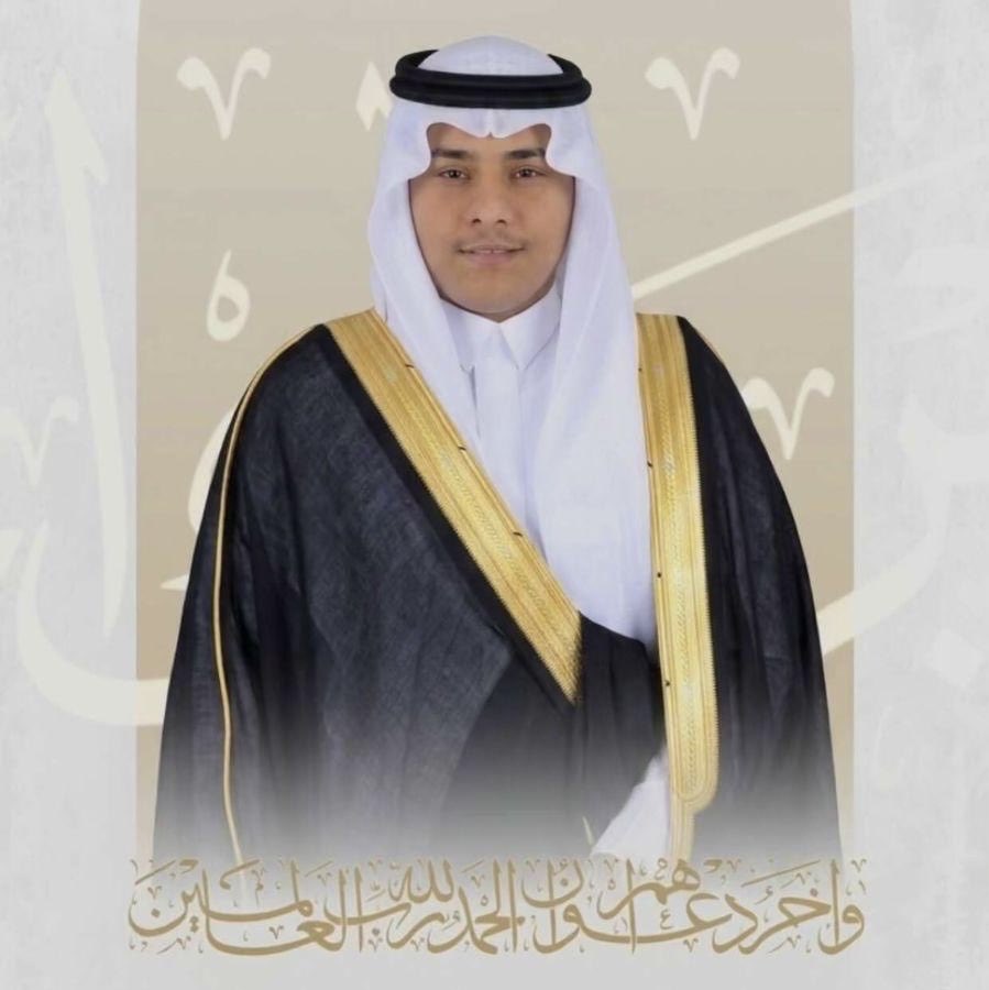 خالص التهاني والتبريكات 
الاستاذ عايد خوار   المضياني  العنزي 
بتخرج ابنه 
 " جلال    "  
من جامعه الحدودالشماليه درجة البكالوريوس 
تخصص "امن سيبراني " 
بتقدير امتياز  مع مرتبة الشرف الاولي 
أسال الله له التوفيق والسداد 
وأن ينفع بعلمه وعمله 
يستاهل جلال