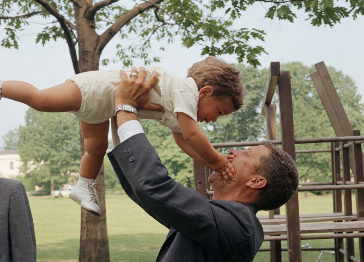 CainLightworker's tweet image. Colorized... #JFKJr #JFK 🤍🩵