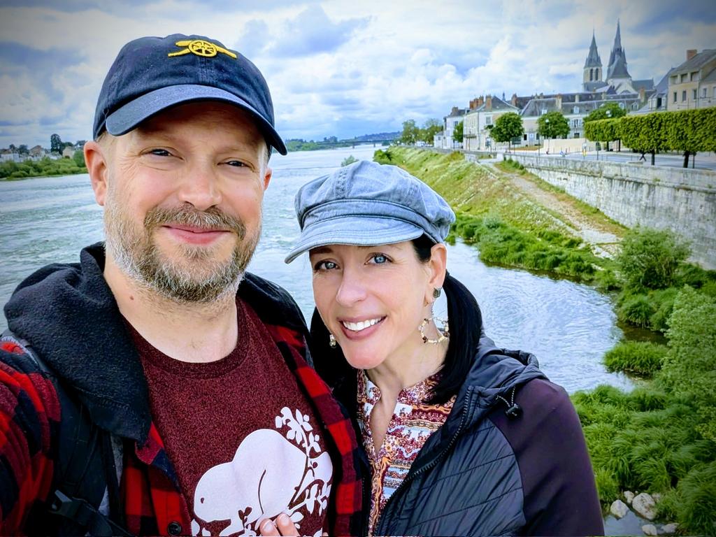 ChrissyDawnVee's tweet image. Our day today was spent outside of Paris, in the Loire Valley. What a place! It's all just castles and vineyards and quaint medieval towns, and drinking wine in caves. I can't imagine a more fun and relaxing way we could have passed the time. 🏰🍷
