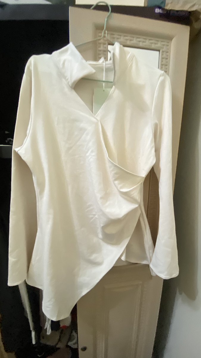 Aulyaaa0's tweet photo. wts baju claryn aleena top 130k
belum dipake sama sekali masih ada tag
size L 
📍 bandung

t. wts wtb claryn aleena top https://t.co/EP47vJ970X