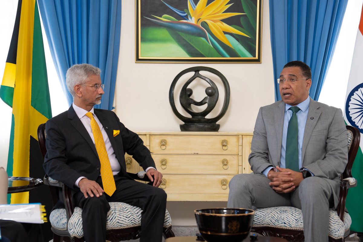 DrSJaishankar's tweet photo. Pleased to call on Prime Minister @AndrewHolnessJM in Kingston.

Conveyed the greetings of PM @narendramodi. Discussed deepening our political, economic and people to people cooperation. Value his commitment towards further strengthening India-Jamaica relations.

🇮🇳 🇯🇲 https://t.co/DS67nSinim