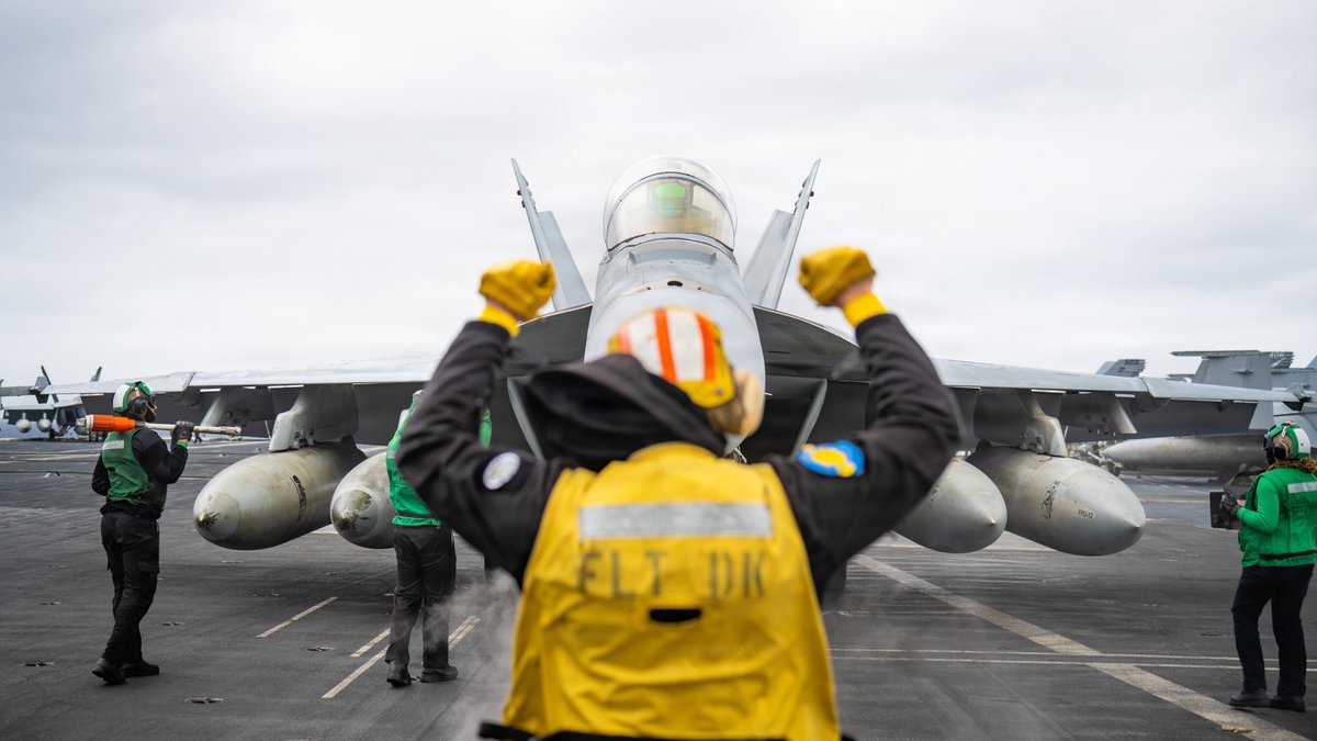 USPacificFleet's tweet image. Launching Power at Sea ⚓✈️🌊

Aircraft from Carrier Air Wing 11 launch from USS Theodore Roosevelt (CVN 71) during flight ops. Advanced training strengthens strike group readiness in the U.S. 3rd Fleet.

📸 MC3 Aaron Haro Gonzalez
#US3rdFleet #CombatReady #USNavy
