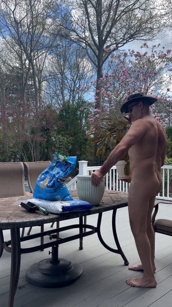 Nudist since 91 tweet media
