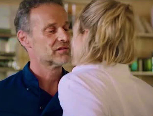 Lnnie15's tweet image. Aïe aïe aïe ANOUK!!! 😶‍🌫️
Elle brûle les étapes. Hector n’est pas si simple à avoir 😂
Le smile du Monsieur 🥹
Il aime bien Anouk mais ça prendra plus de temps pour lui (et tant-mieux) 😋 

#IciToutCommence