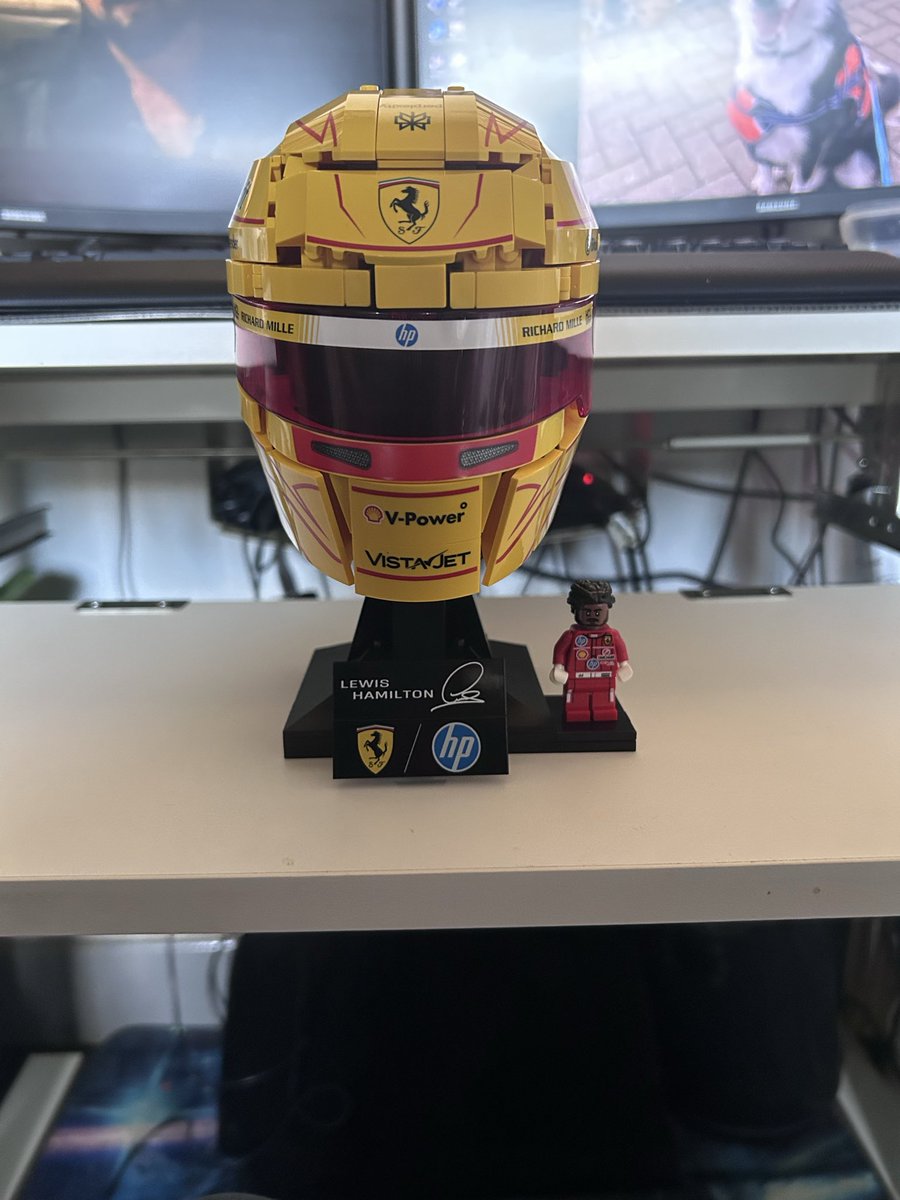 LfcNeigs's tweet photo. Finito! Not going to lie that was a little stressful! But definitely worth in in the end! #Lego #LewisHamilton #Ferrari #LegoEditions @LewisHamilton https://t.co/zZXEiJgHhe