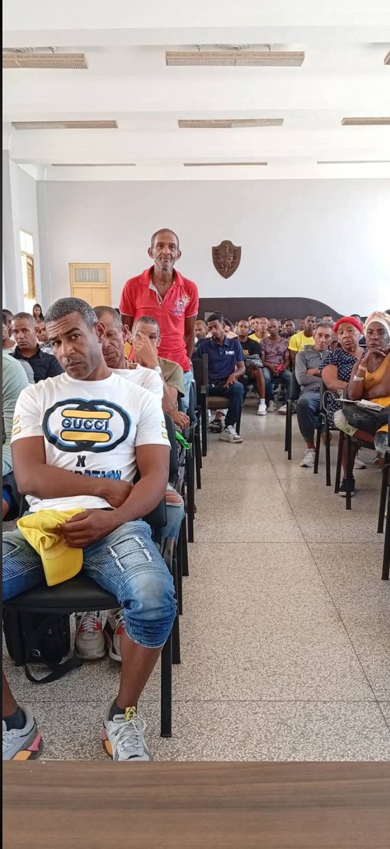 TppSantiagocuba's tweet photo. En #SantiagodeCuba  jueces y la CTC intercambiaron con sancionados en libertad.  
 Se puntualizaron obligaciones, pero también se defendieron sus derechos, como reconoce la Constitución.  

#JusticiaEfectivayTransparente #CubanosConDerechos #CubaVencerá
@TSupremoCU https://t.co/R5ICBnxebs