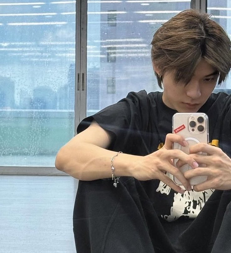 eva ୨ৎ dwy tweet media
