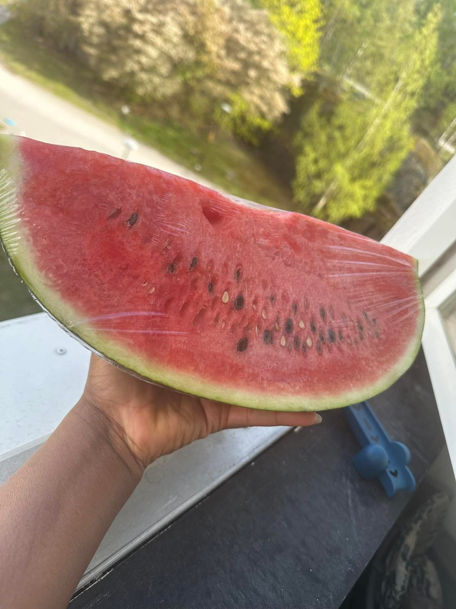 If you have ever travelled out of the country, you'll agree with me that what we're feasting on here is not watermelon. It is just water. 
Anytime I remember my last experience in Spain, I would always feel like going there once again. Honestly, ask someone who just left Naija.