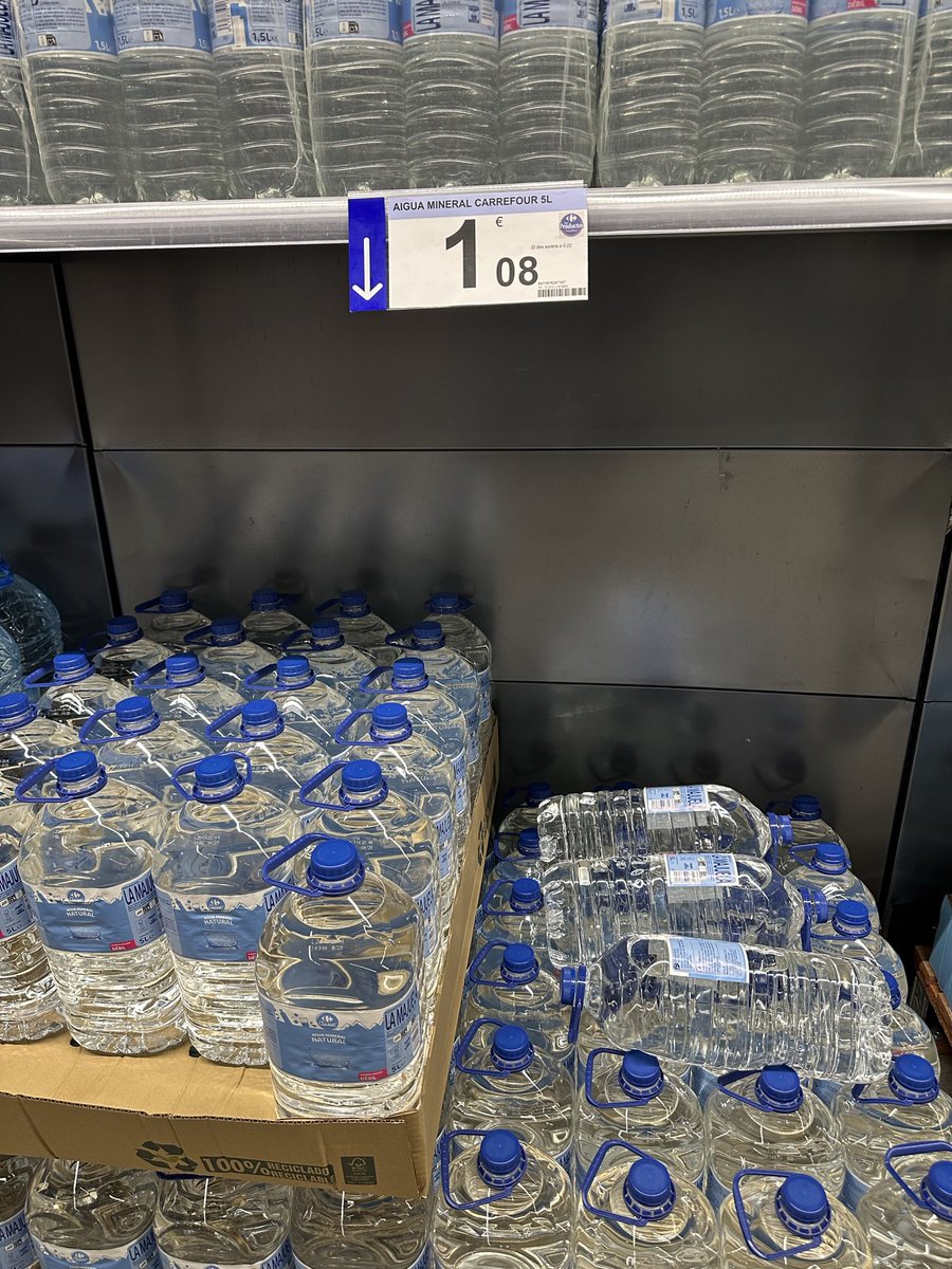 landpat33's tweet image. Why is mineral water so expensive in the UK? 5 litres for approximately £1 in #Barcelona