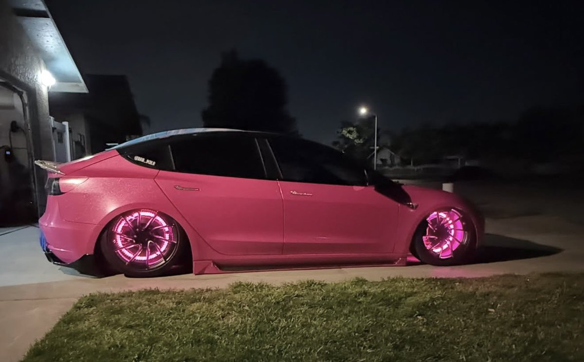 TeslaClubSoCal's tweet photo. EV FEST Car Show! 
CONFIRMED: @bab_m3lr 

#evfest #socalevs #teslaclubsocal #fthepump https://t.co/IDZWCcYGY2