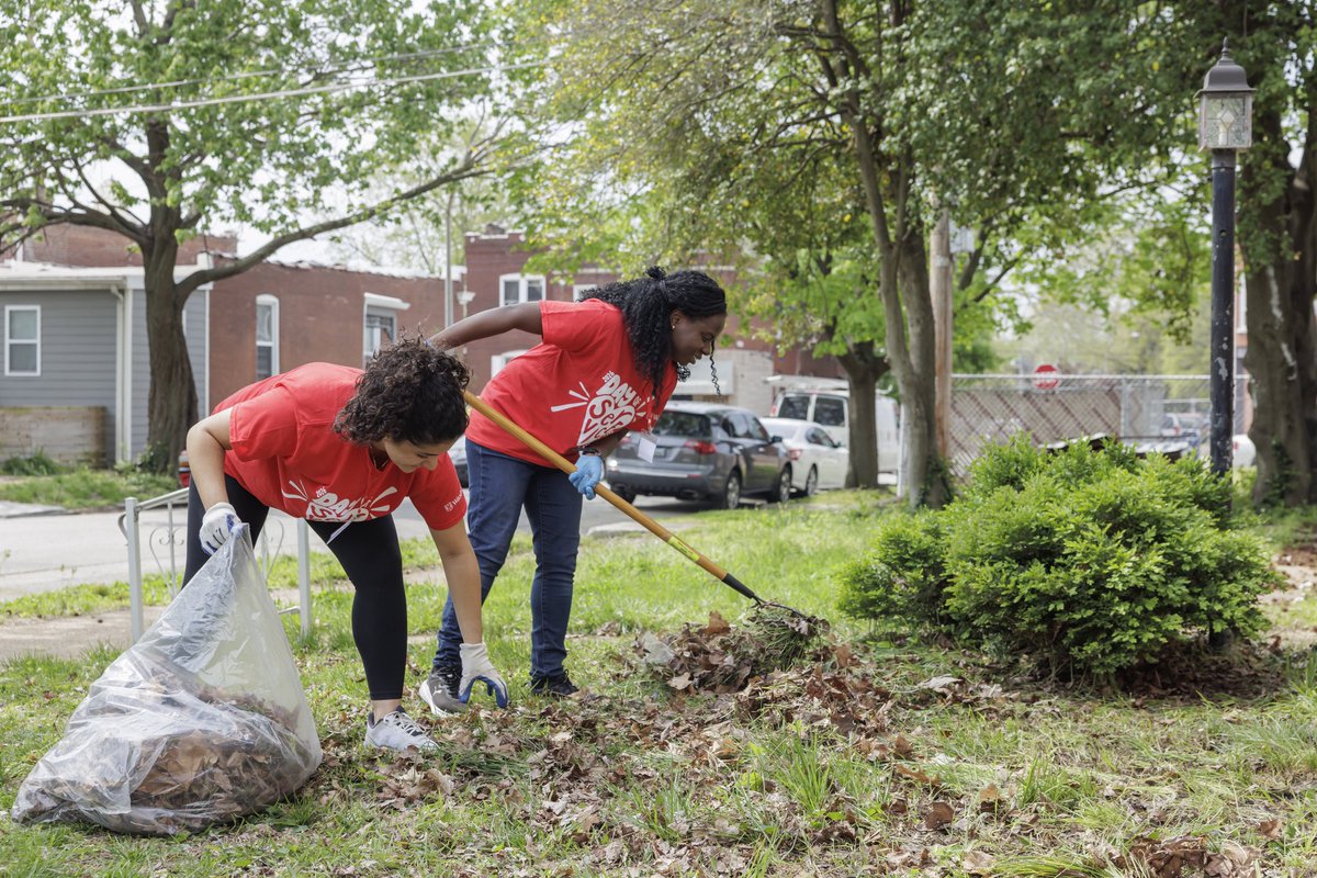 WashU's tweet photo. Day of Service 2026 π€
Students showed up #InSTLforSTL during the annual Day of Service. Across St. Louis, they took part in various projects from planting and restoring to packing care kits and rebuilding. π± https://t.co/JGHMVB8G2y