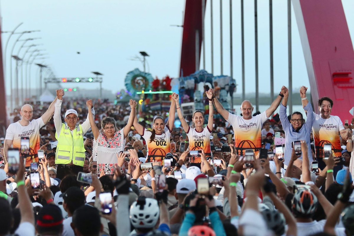ICAMexico's tweet photo. El fin de semana pasado se inauguró el Puente Vehicular Nichupté con la presencia de la Presidenta de México | Dra. Claudia Sheinbaum Pardo @GobiernoMX. Con 11.2 kilómetros de longitud, se trata del puente más largo sobre el agua en México #ColecciónICA https://t.co/cQMnQhshz6