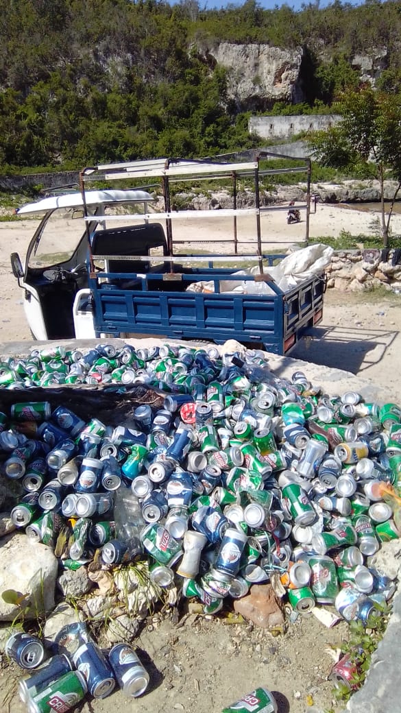 Reciclaje_Stgo's tweet photo. Ecoevento en la playa La Estrella contribuyendo al saneamiento del medio ambiente #UEBR26DeJulio #SantiagoDeCuba #CubaRecicla https://t.co/WaJj6uHAo1
