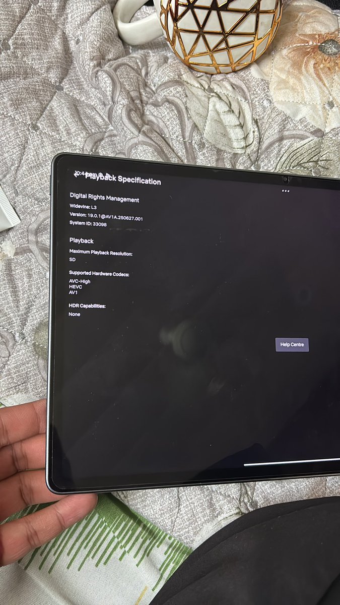 Tusharbansal225's tweet image. Hey @Lenovo i bought Lenovo idea tab pro gen 2 for Rs 40,000 to watch content on it’s 13 inch 3.5k display.

The display is absolutely beautiful but the netflix is showing widevine L3 and crunchyroll is showing API 401 @Lenovo_in 
@netflix @Crunchyroll 

#lenovo #ideatab