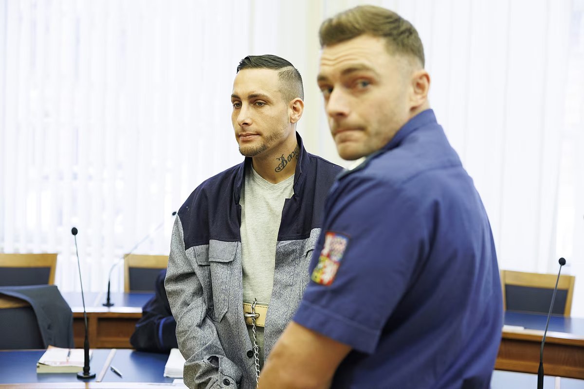 lover_unif's tweet photo. Photos from Czech courts (110)
#handcuffs #handcuffed #prisoner #court #prison #prisonguard #czechcourt #vscr #vscrcz #pomahatveznit #pomahataveznit #dozorce #bachar #eskorta #soud #vezen #mukl https://t.co/0EehCrxwxP