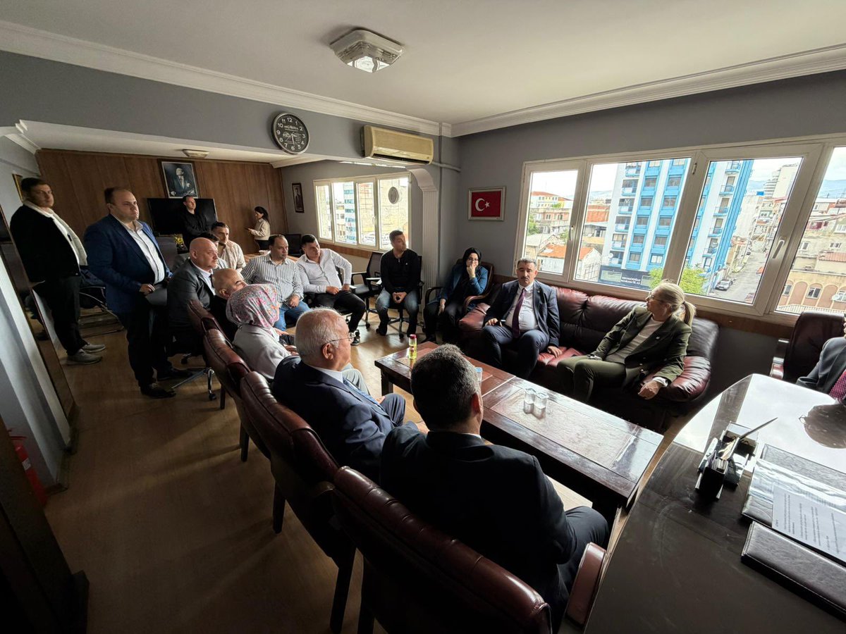 📍Konak

▪️İzmir Milletvekilimiz Sayın <a href="/CeydaBC35/">Ceyda Bölünmez Çankırı</a>  ile birlikte, şehrimizin ulaşım ağındaki en önemli paydaşlarımızdan olan İzmir Minibüsçüler Odası Başkanı Sayın Kader Atlı’yı ziyaret ettik. 🚌

▪️Minibüsçü esnafımızın yaşadığı sıkıntıları yerinde dinledik; daha konforlu ve