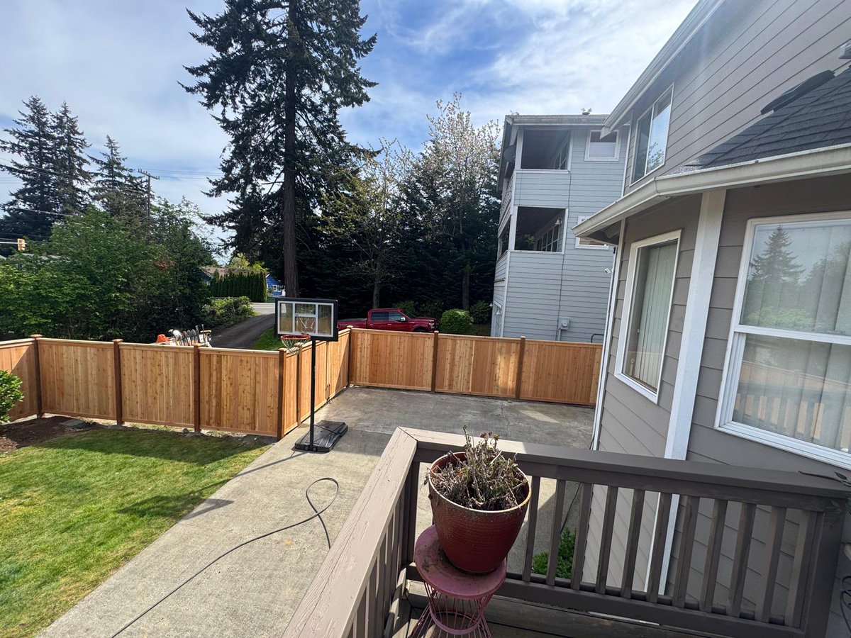 LlcDios's tweet image. Check out the amazing transformation! 🔨
From outdated fences to a perfect new look with top-quality materials and craftsmanship.

📞 206-910-1097
🌐 dediosconstructionllc.com

#BeforeAndAfter #FenceSpecialist #DeDiosConstruction #FenceInstallation #HomeImprovement