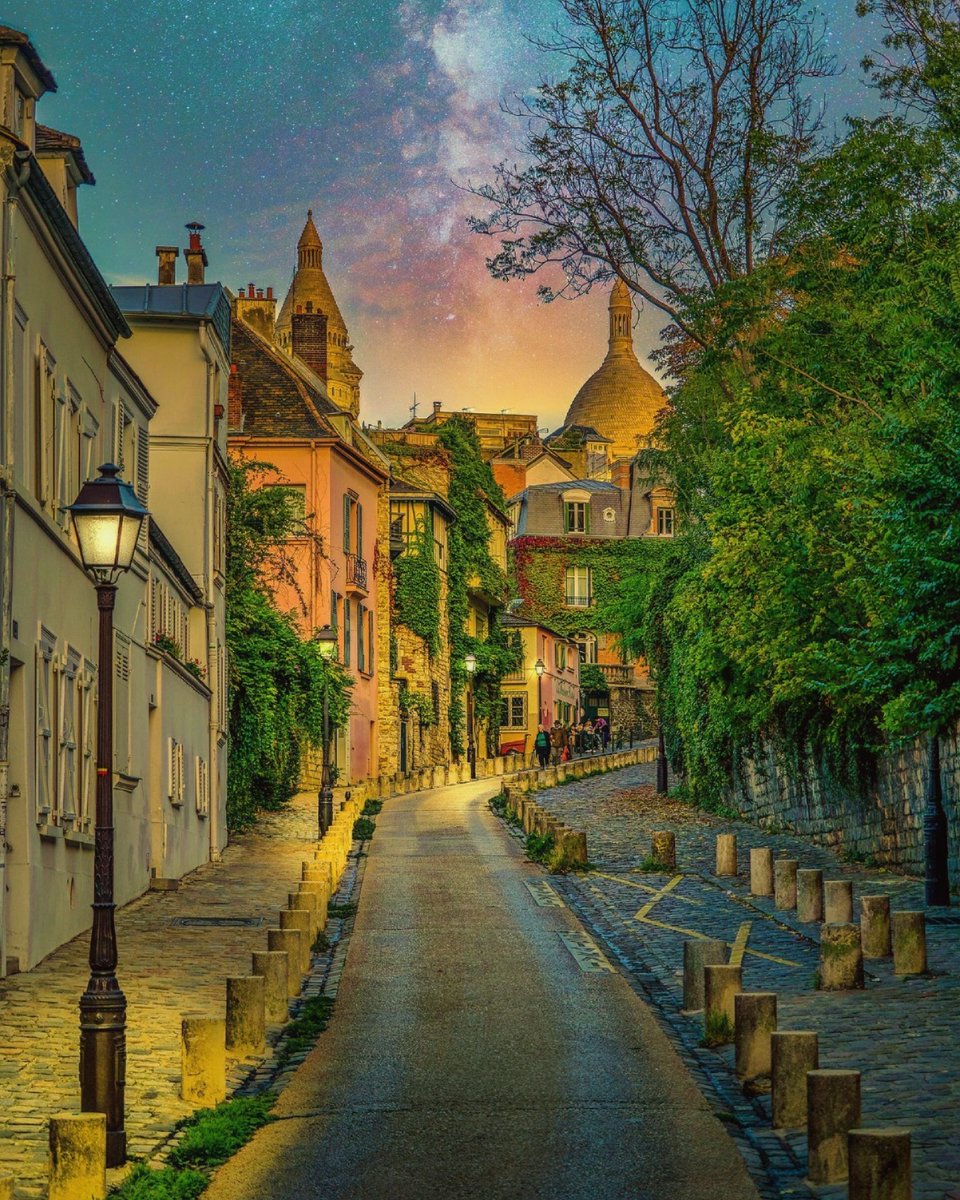 france_images's tweet image. Montmartre in Paris 

 #France 🇨🇵 #travel our #PhotoofTheDay buff.ly/4dUVixy