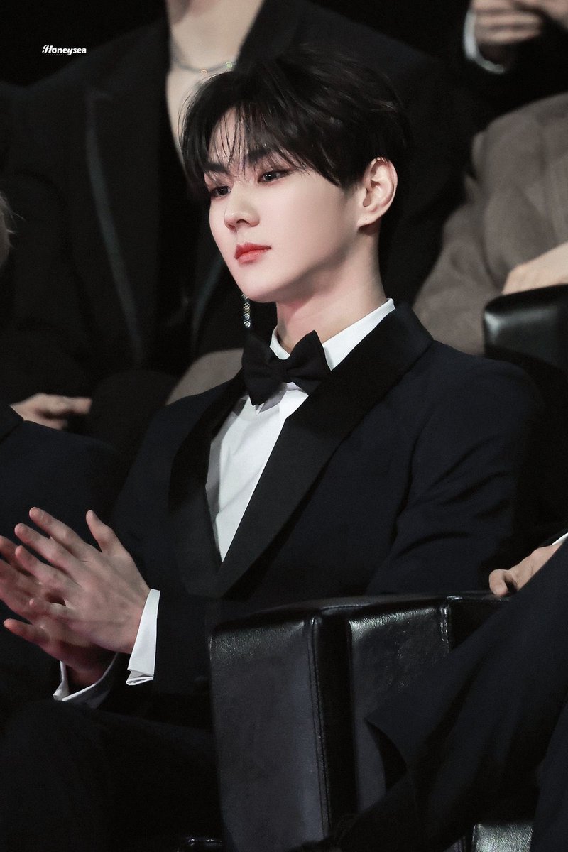 퓨 tweet media