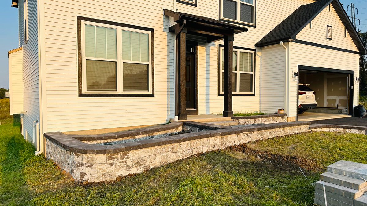 kd_LandAlbany's tweet image. Every home deserves a standout entrance.
This custom paver walkway and retaining wall turn a simple exterior into a bold, elegant statement blending structure, style, and lasting durability. First impressions that truly last.
📞 518-405-6032
#KDLandscaping #Walkway #RetainingWall
