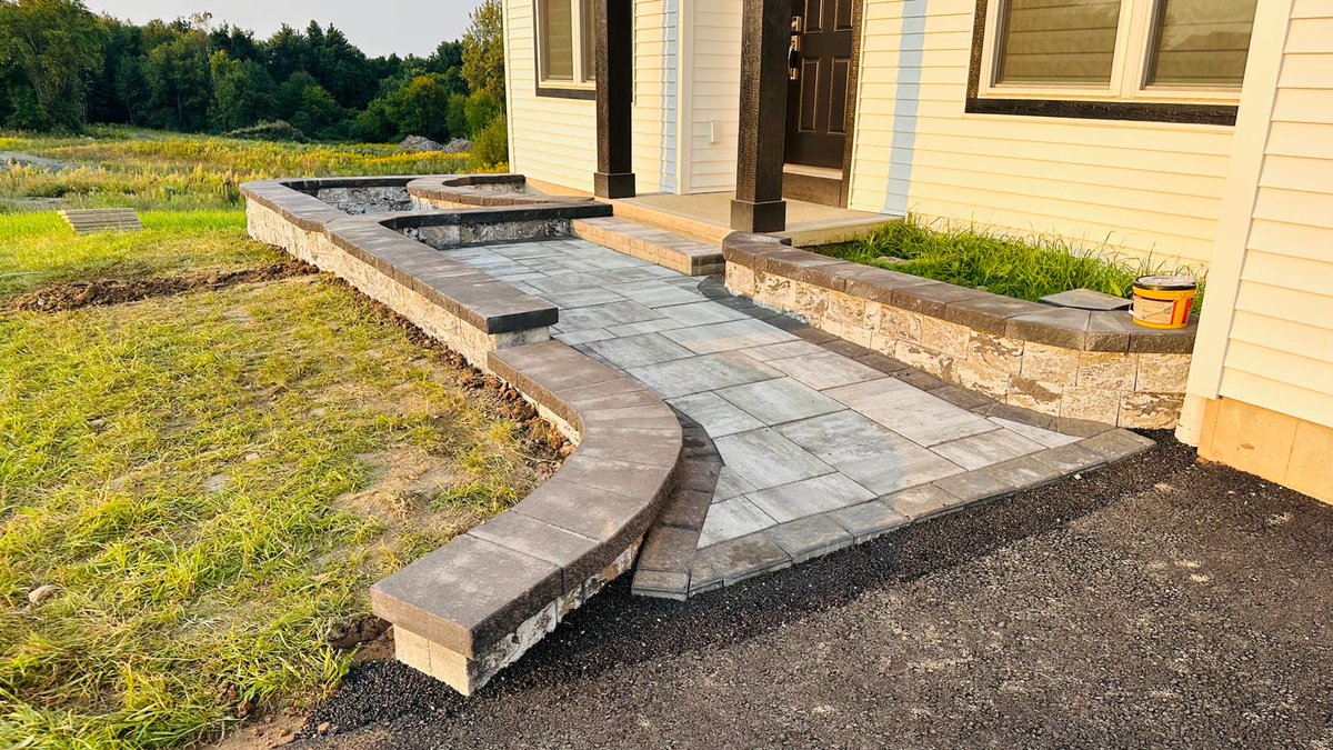 kd_LandAlbany's tweet image. Every home deserves a standout entrance.
This custom paver walkway and retaining wall turn a simple exterior into a bold, elegant statement blending structure, style, and lasting durability. First impressions that truly last.
📞 518-405-6032
#KDLandscaping #Walkway #RetainingWall