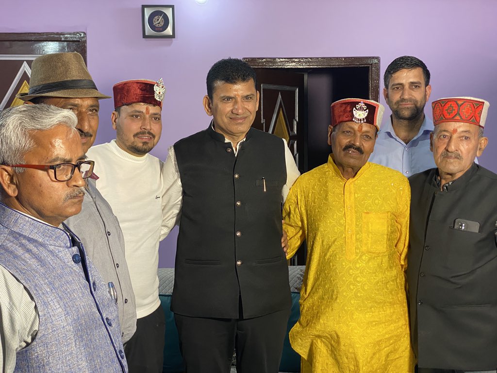 Prakashranabjp's tweet image. आज अपने विधानसभा क्षेत्र के विभिन्न स्थानों पर आयोजित शादी समारोहों एवं अन्य सामाजिक कार्यक्रमों में शामिल होने का अवसर प्राप्त हुआ।

सभी परिवारजनों को इस शुभ अवसर पर हार्दिक बधाई एवं शुभकामनाएँ।

ईश्वर से सभी के सुख, समृद्धि और खुशहाली की कामना करता हूँ। 💐
#Congratulations
