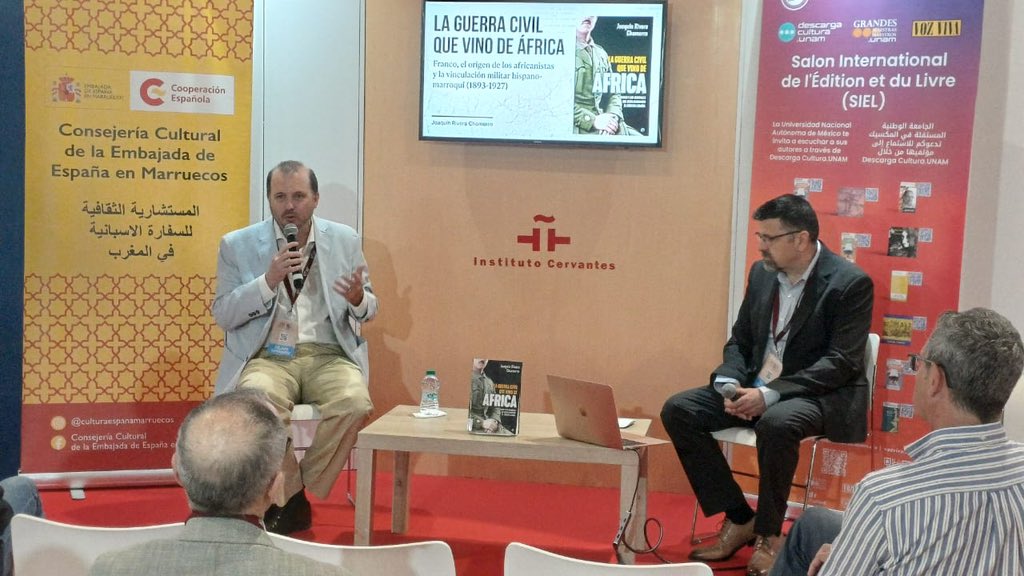 Estos días en Rabat ha sido impresionante descubrir a varios seguidores marroquíes, poder debatir con el profesor Abdelouahed Akmir sobre las estructuras tribales en el Rif y el conocimiento extraído por los interventores militares españoles. El debate posterior fue muy