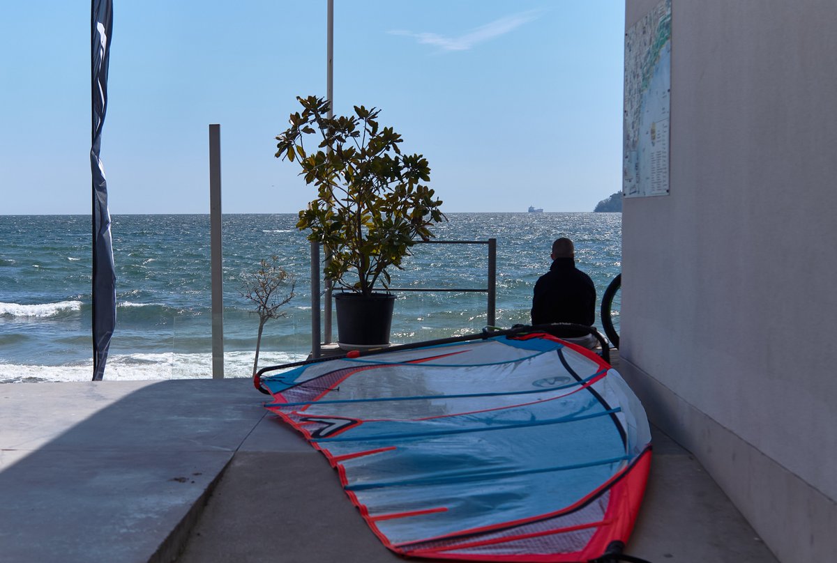 iWindsurf's tweet photo. You know your kit better than most people know their car. The sail you rigged a hundred times. The board that fits your stance like nothing else. The boom height you've perfected. Windsurfing isn't just a sport, it's coming back to your favorite equipment time and time again. 🏄 https://t.co/JuBGQB1UdC