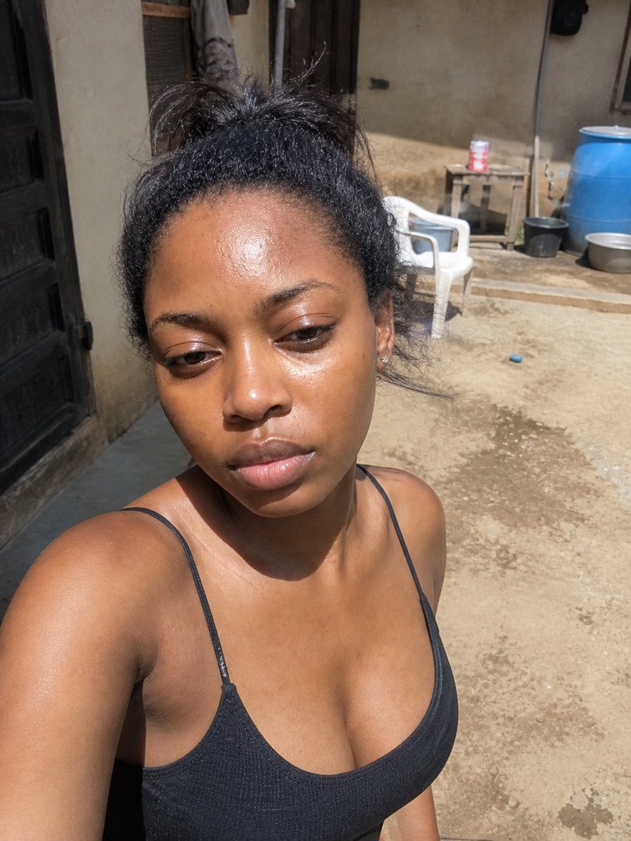 TheMattAnalysis's tweet photo. These are AI generated images. 

There’s no way you’d tell they’re not real. 

Made with ChatGPT 2.0 image 
Drop a comment if you need the prompts for these realistic selfies https://t.co/SnJFgNoldq