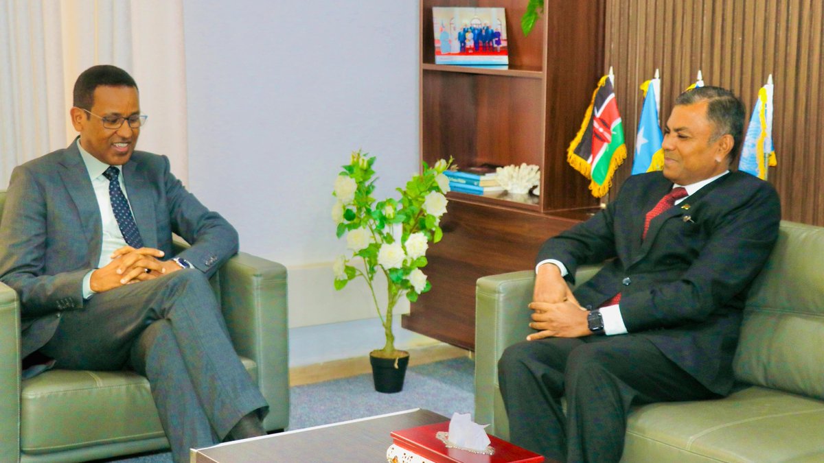 SomaliainKenya's tweet image. Somali Amb @Ijabril received H.E. Chiranjib Sarker, High Commissioner of Bangladesh for a courtesy call. Discussed a range of issues of mutual interest, including ways to further strengthen bilateral relationship between #Somalia and #Bangladesh &amp;amp; cooperation at the #UNSC &amp;amp; #UNGA