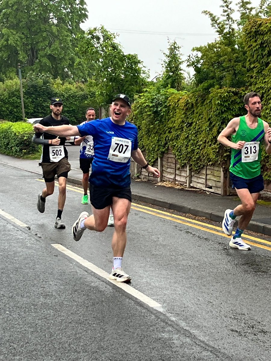 ChrisW1027's tweet photo. @ReadRoadrunners - Shinfield 10KM 

Great to see an awesome amount of 🔵running and supporting on course today 🏃🏻🏃‍♀️👏🏻🙌🏻 on our 🏡 roads!! 

Amazing atmosphere!! 

#UKRunChat
#runningcommunity
@VX3apparel 
@ShinfieldRC @Shinfieldruns https://t.co/xLJZFn9OyC